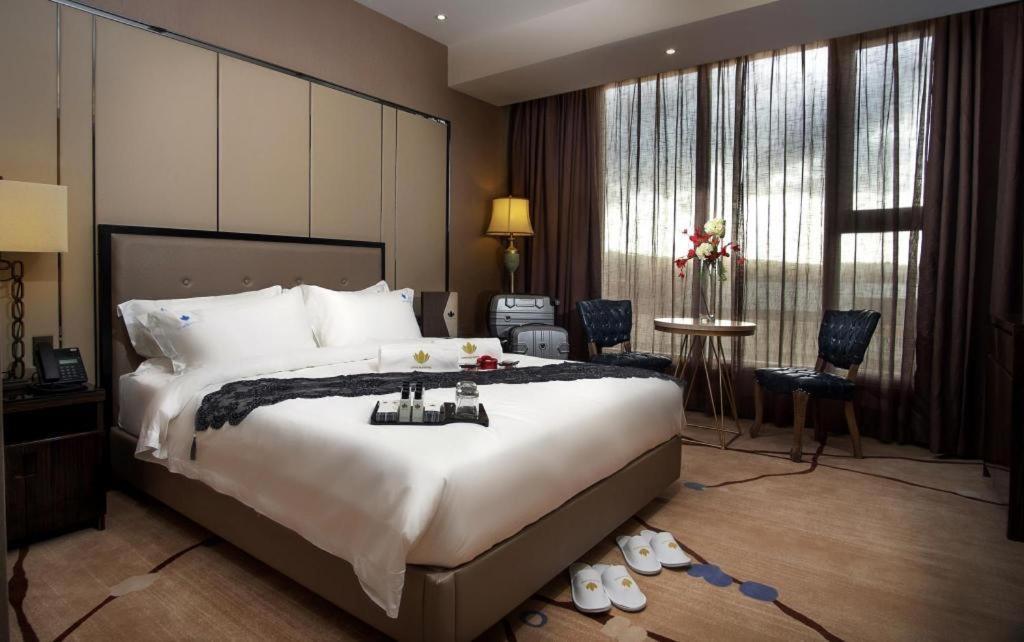 Lotus Blu Hotel Legazpi City Exteriör bild